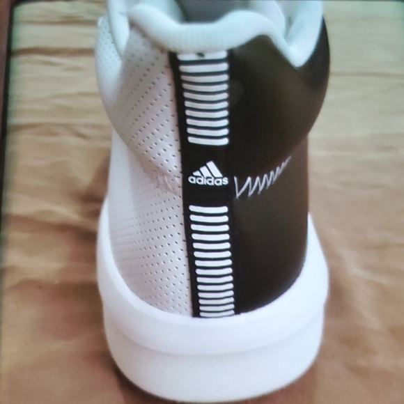 (NEW)Adidas - Picture 4 of 4